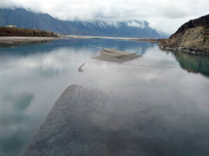 Indus er Pakistans længste flod. Den har sit udspring på det tibetanske plateau og løber gennem Indien, før den løber ud i Pakistan. Foto: ShamsMajeedi CC BY-SA 4.0
